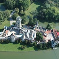 Zámek Franzesburg je umístěný v nádherném parku se spoustou vodních ploch