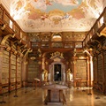 Impozantní knihovna v klášteru Melk
